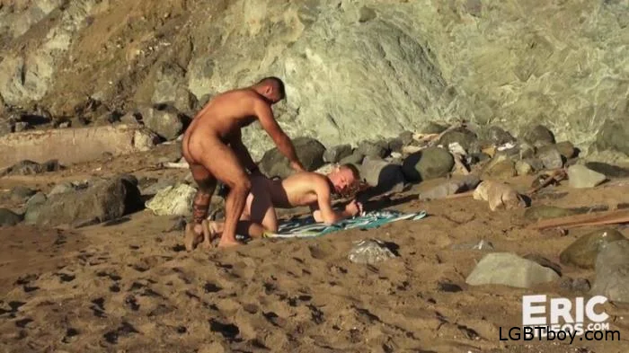 Fill me up on the warm sand [HD 720p] Gay Clips (262.3 MB)