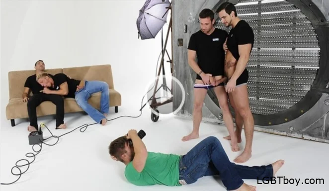 The Photographer [SD] Gay Clips (419.9 MB)