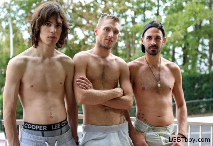 EasyBi takes 2 guys back in his parents backyard [HD 720p] Gay Clips (393.4 MB)