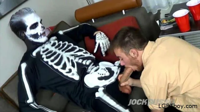 Halloween [FullHD] Gay Clips (395,21 Mb)