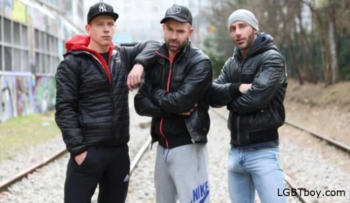 Jeremy and Aymeric loaded by a Polish guy [HD 720p] Gay Clips (304.1 MB)