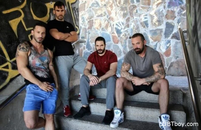 Orgy, Hugo goes to a bar to get pounded [HD 720p] Gay Clips (441.5 MB)