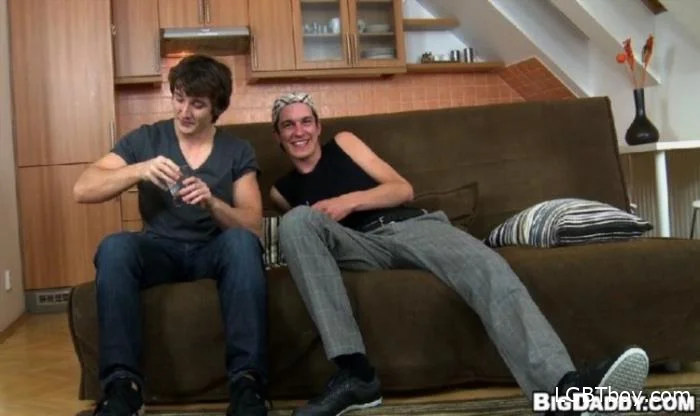 Daves biggest fan Gets A Big Dick In His Ass [SD] Gay Clips (387.1 MB)