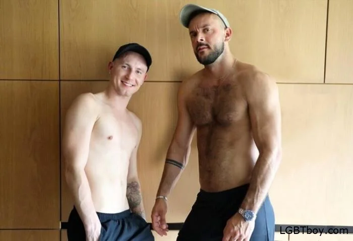 A last load before leaving his hotel [HD 720p] Gay Clips (550.2 MB)