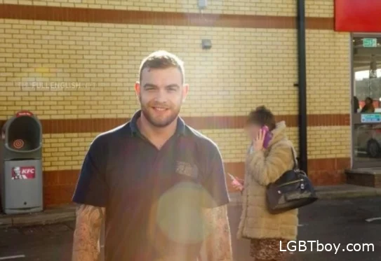Andrew - Working Lunch [HD 720p] Gay Clips (217.1 MB)