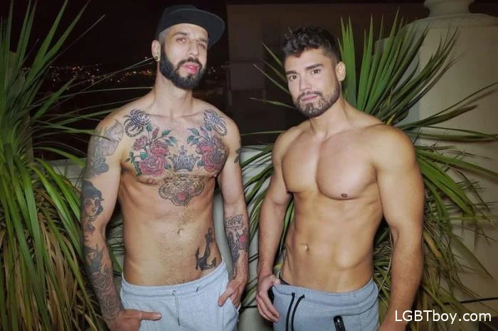 His neighbor fucked him on the rooftop [HD] Gay Clips (585,39 Mb)