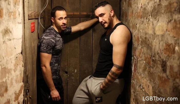 Quentin gets loaded in a basement [HD 720p] (358.8 MB) Muscles, Cumshot