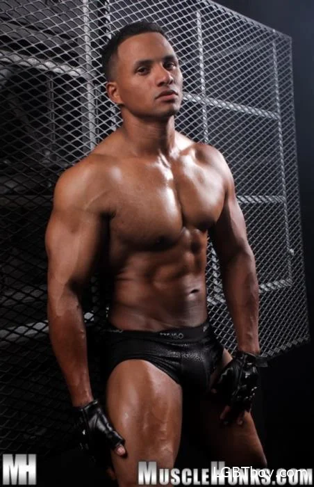 Devon Ford - Home Alone With Devon Ford [SD] (326.7 MB) Bodybuilder, solo