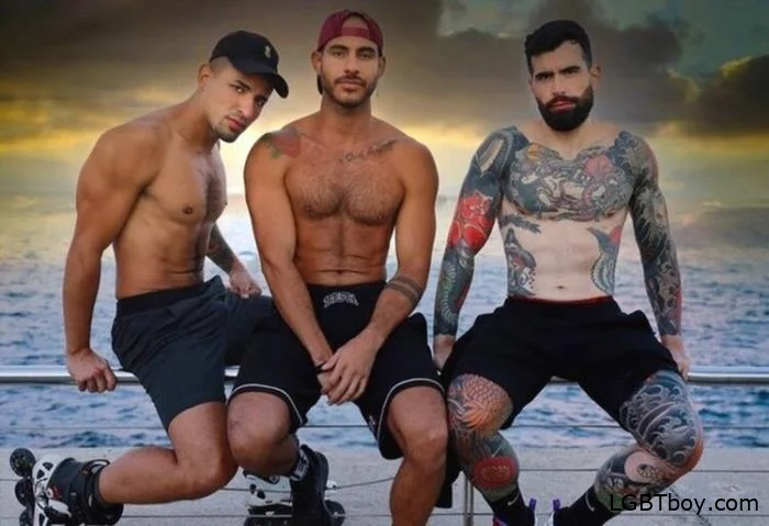 RollerMan fuck Patrick and Oscar [HD 720p] (624.4 MB) Bareback, Threesome